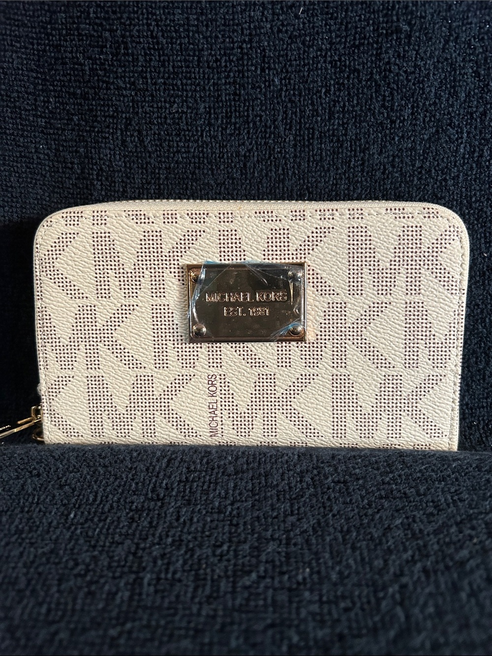 Michael Kors Jet Set Vanilla MK Logo Zip-Around Wallet with Gold Plaque NWT